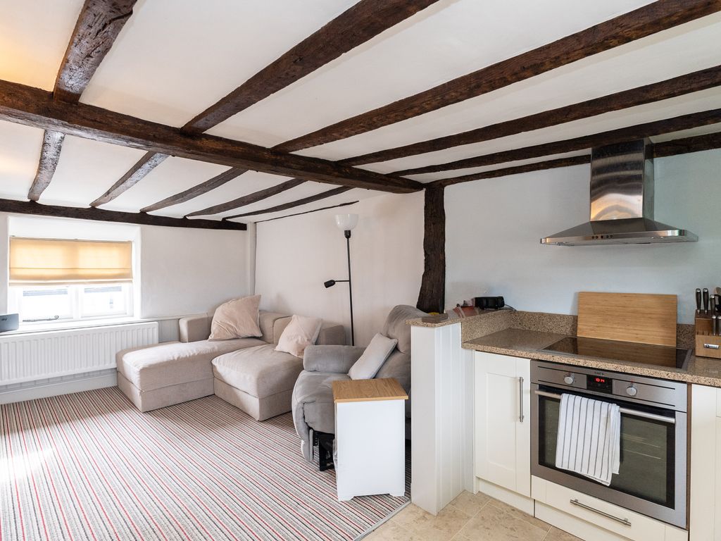 2 bed flat to rent in Church Street, Dorking RH4, £1,450 pcm Zoopla