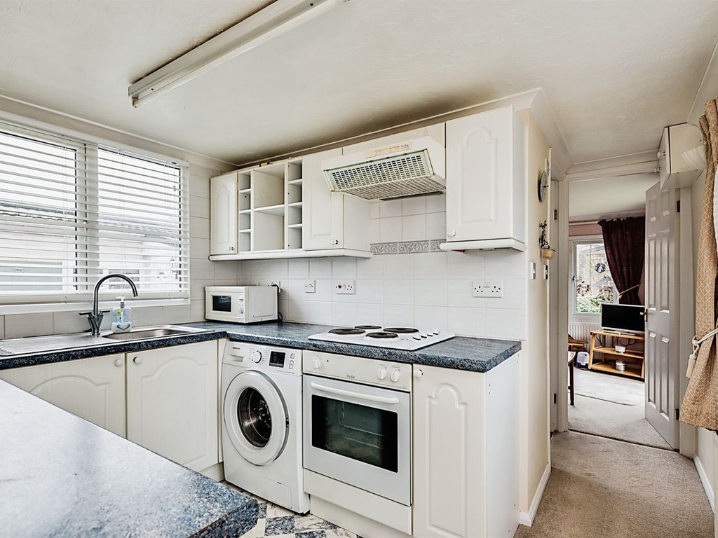 2 bed mobile/park home for sale in New Look Mobile Home Park, Carterton