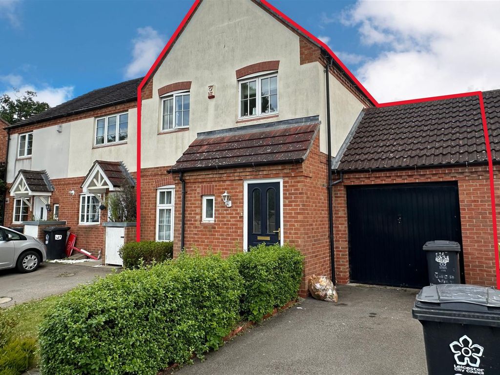 3 bed town house for sale in Oxon Way, Rowlatts Hill, Leicester LE5, £