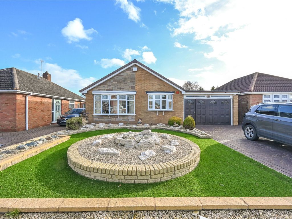 2 bed bungalow for sale in Dewsbury Drive, Penn, Wolverhampton, West