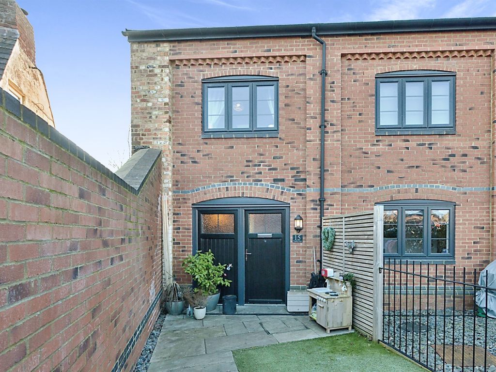 3 bed end terrace house for sale in Foundry Close, Deanshanger, Milton