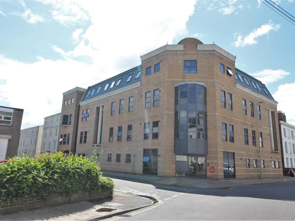 2 bed flat for sale in Fitzalan House, Park Road, Gloucester GL1 Zoopla