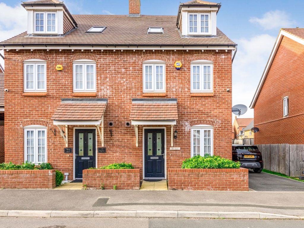 3 bed semidetached house for sale in Cantley Road, Great Denham