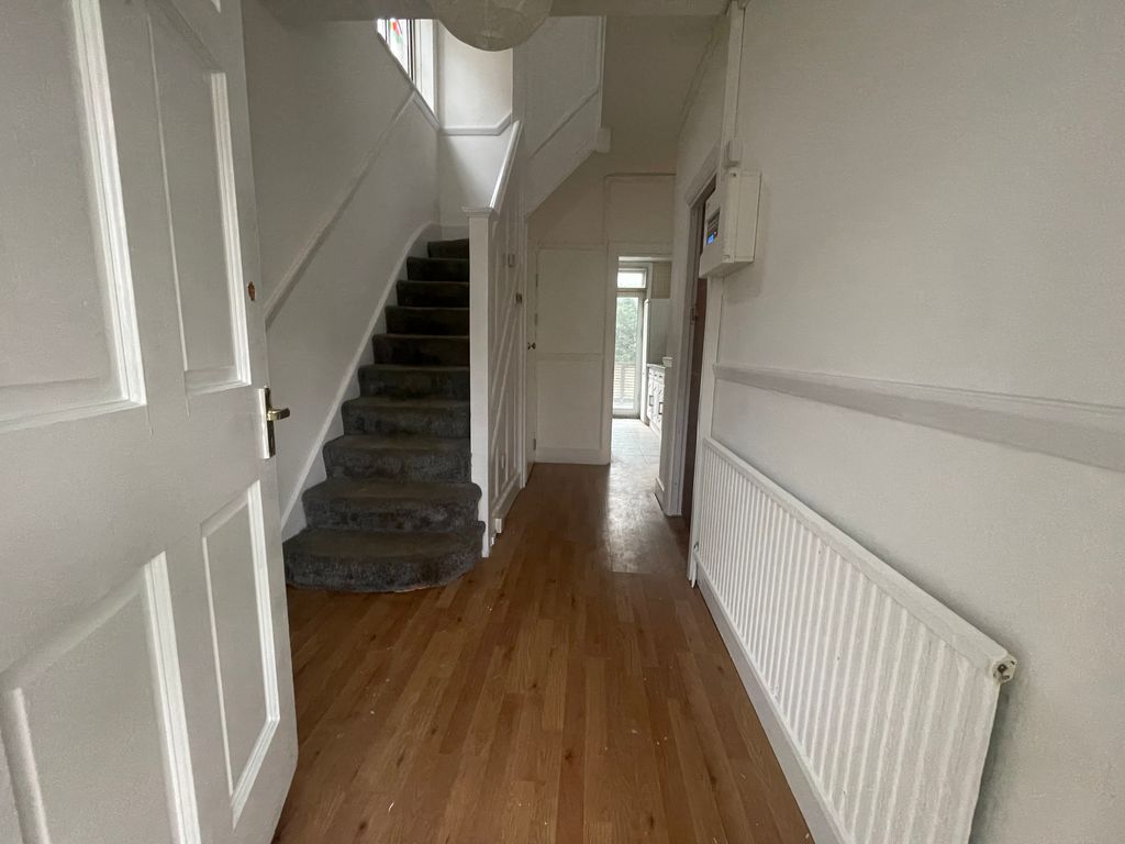 4 bed terraced house to rent in Wanstead Park Road, Ilford IG1, £2,600