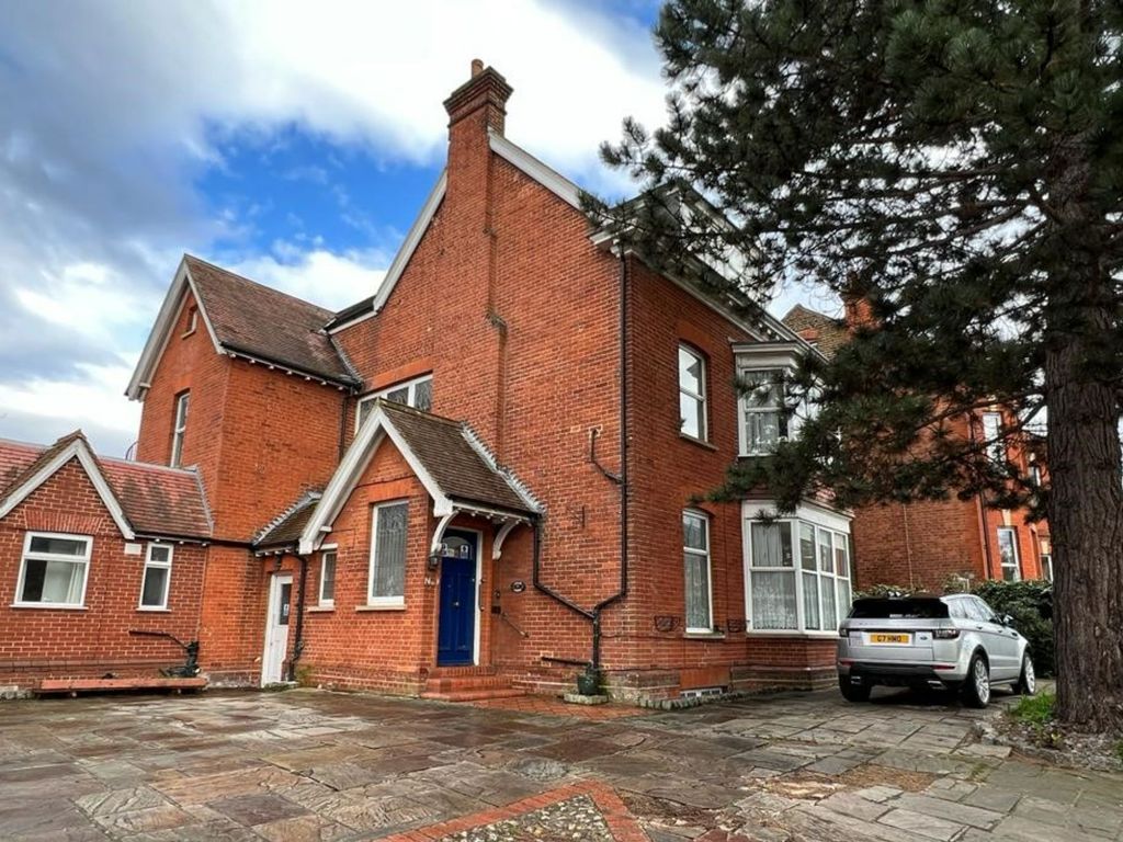 13 bed property for sale in Burgh Heath Road, Epsom KT17, £1,000,000