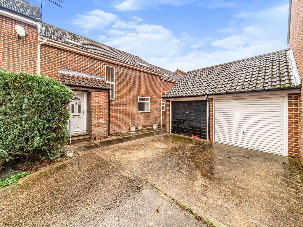 3 bed terraced house for sale in Parishes Mead, Stevenage