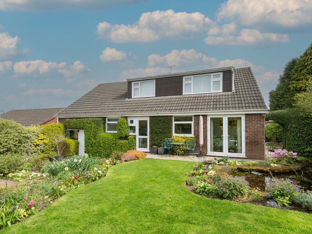 4 bed detached bungalow for sale in Robincroft Road, Wingerworth S42, £