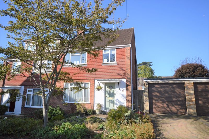 3 bed semidetached house for sale in Copes Shroves, Hazlemere, High