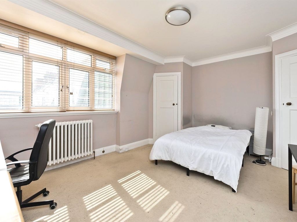 Studio to rent in Chatsworth Court, Pembroke Road, Kensington, London W8 Zoopla