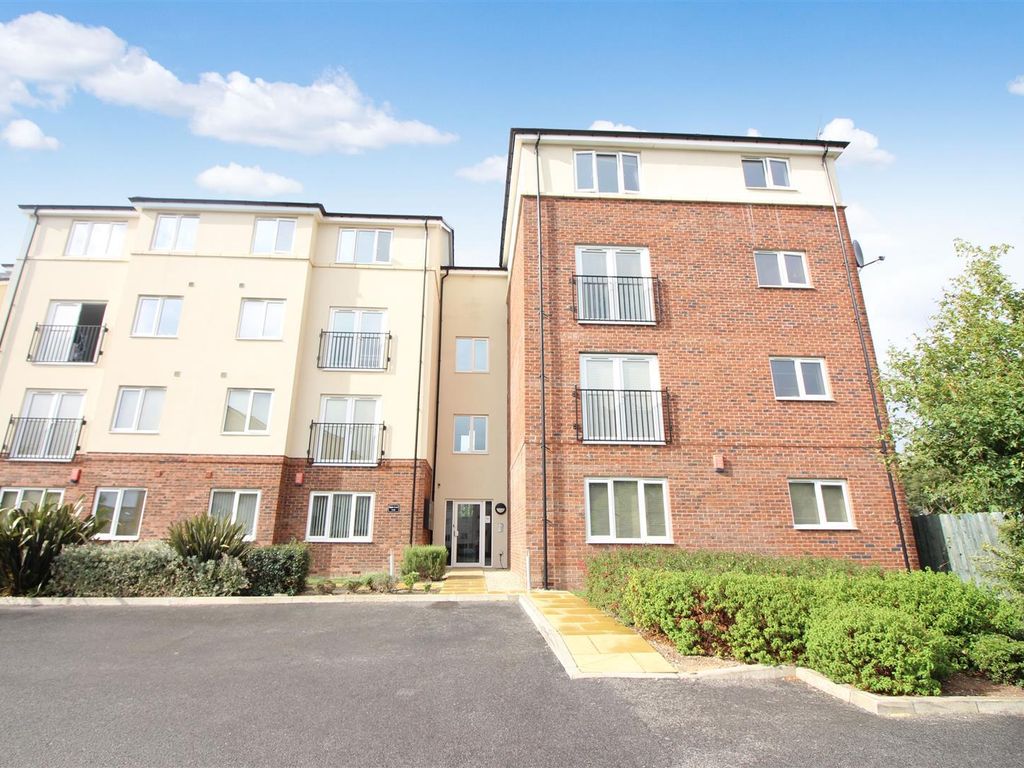 2 bed flat for sale in Maple Court, Killingbeck, Leeds LS14, £130,000