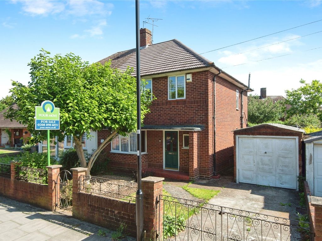 3 bed semidetached house for sale in Grovestile Waye, Bedfont, Feltham