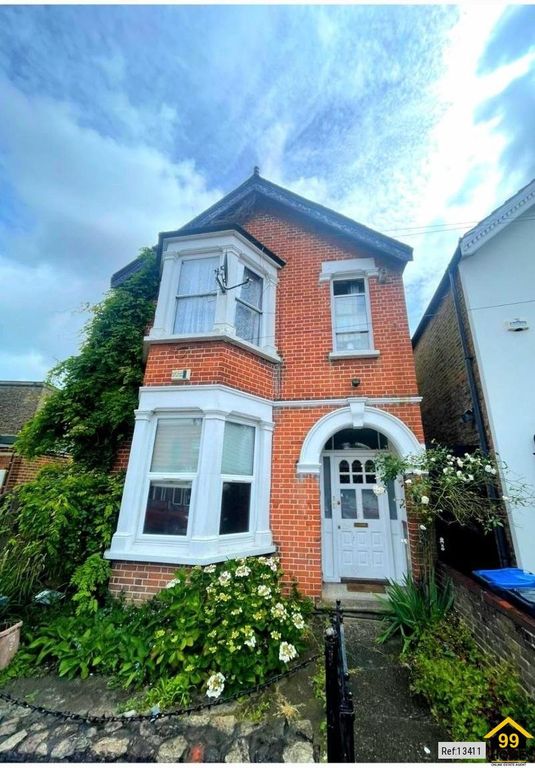 1 bed flat for sale in 1 Chesham Road, Kingston Upon Thames, Surrey KT1, £300,000 Zoopla