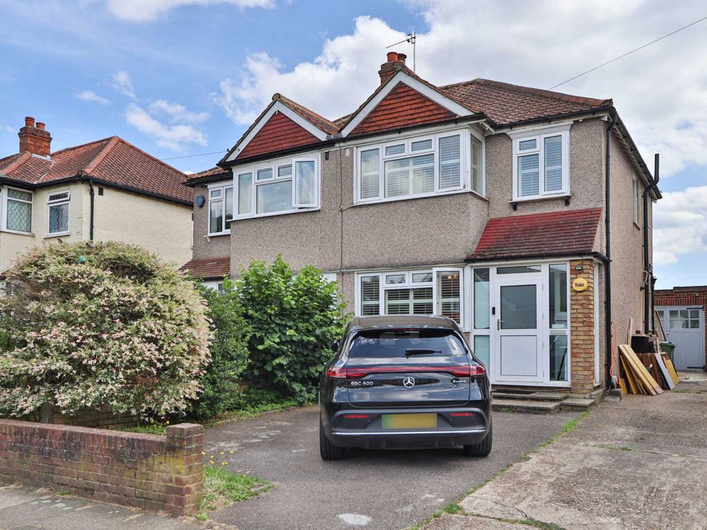 3 bed semidetached house for sale in Green Lane, New Malden KT3, £