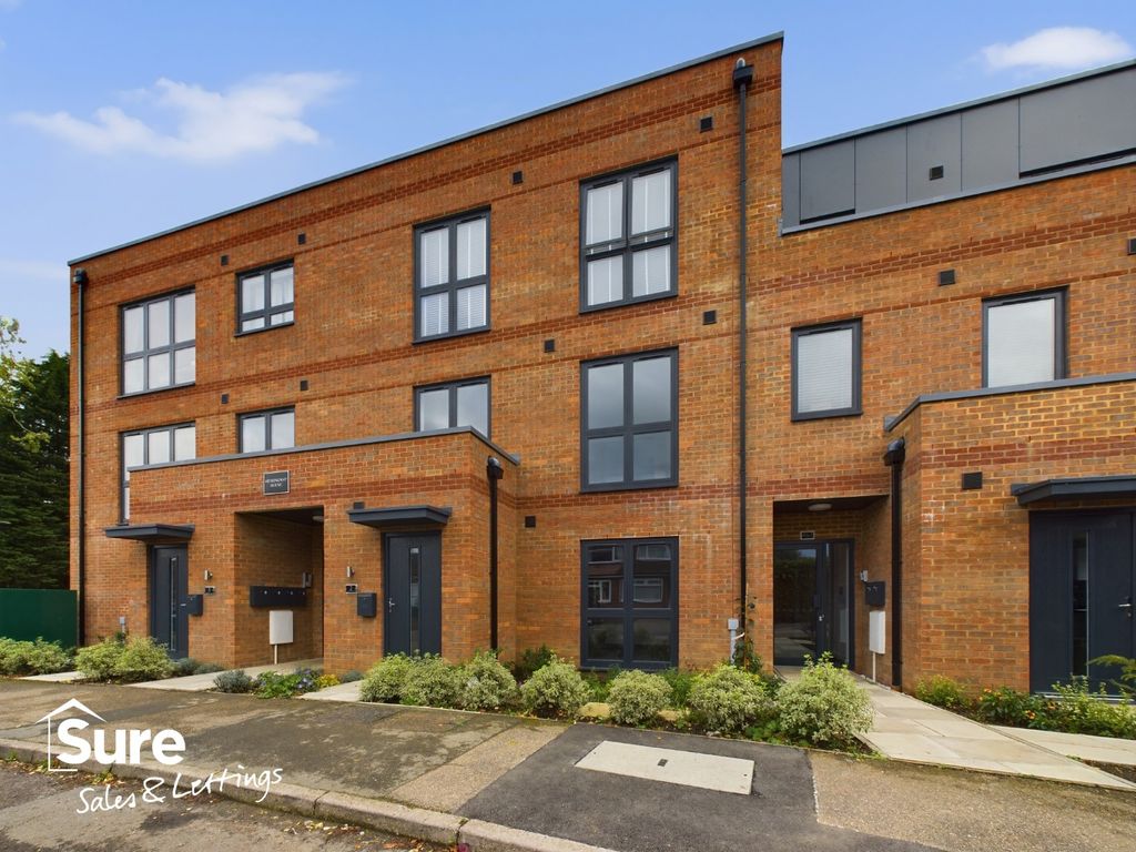 2 bed flat to rent in Hemingway House Epping Green, Hemel Hempstead