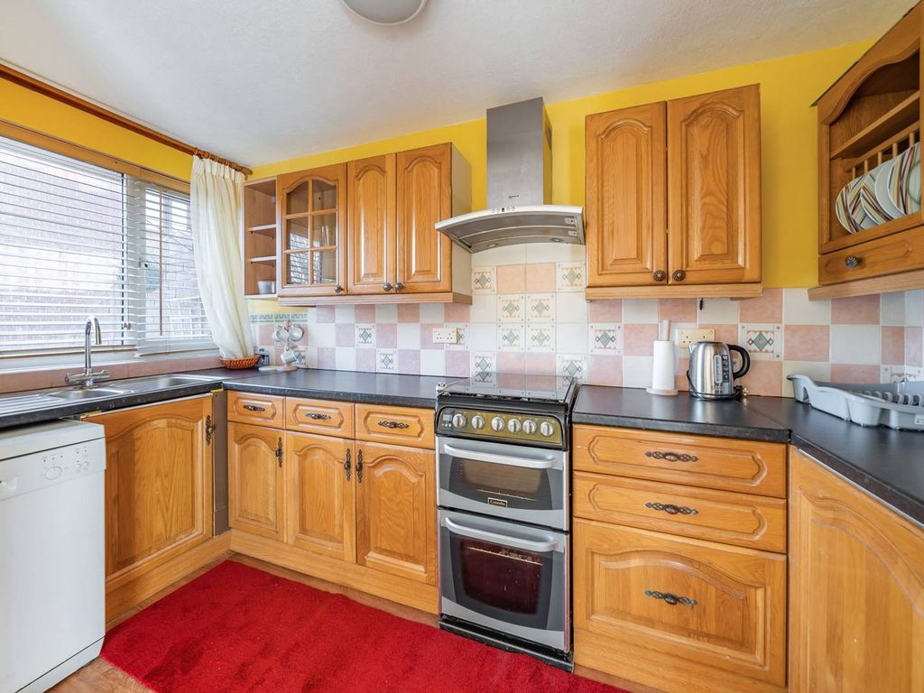 4 bed to rent in Morrison Court, High EN5, £6,000 pcm Zoopla