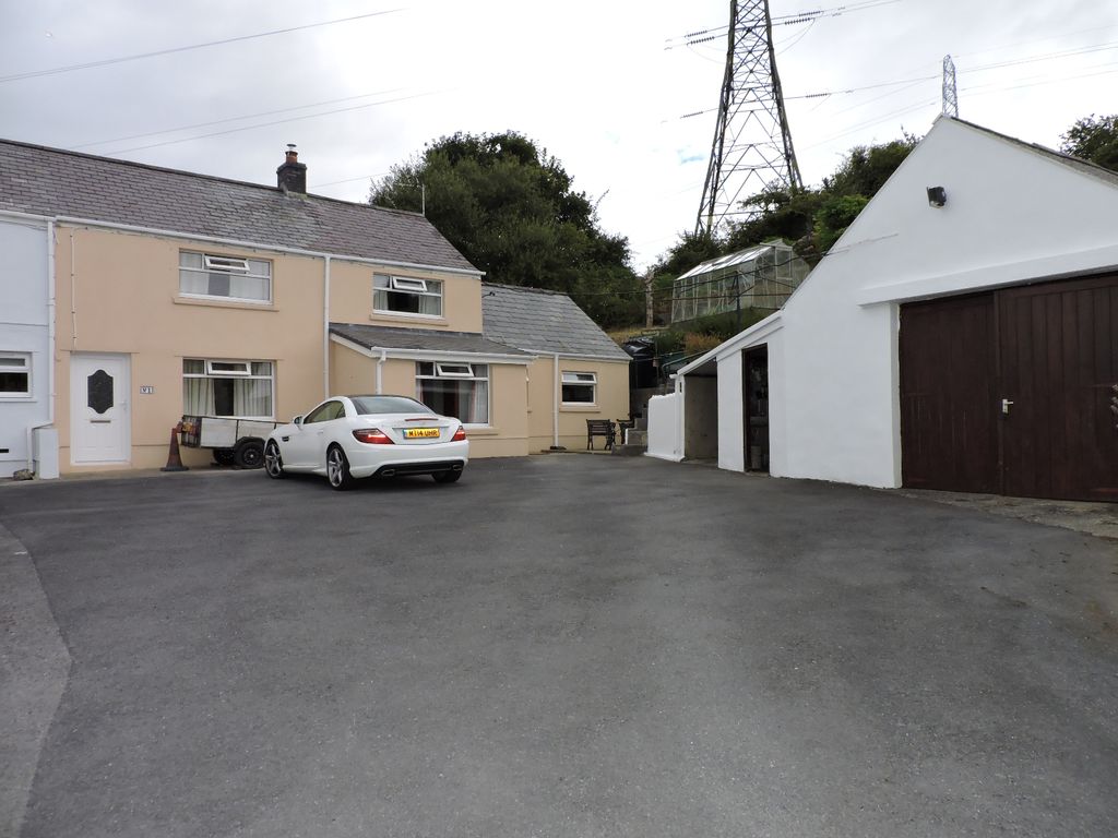 3 bed semidetached house for sale in Heol Ray Gravell, Mynyddygarreg