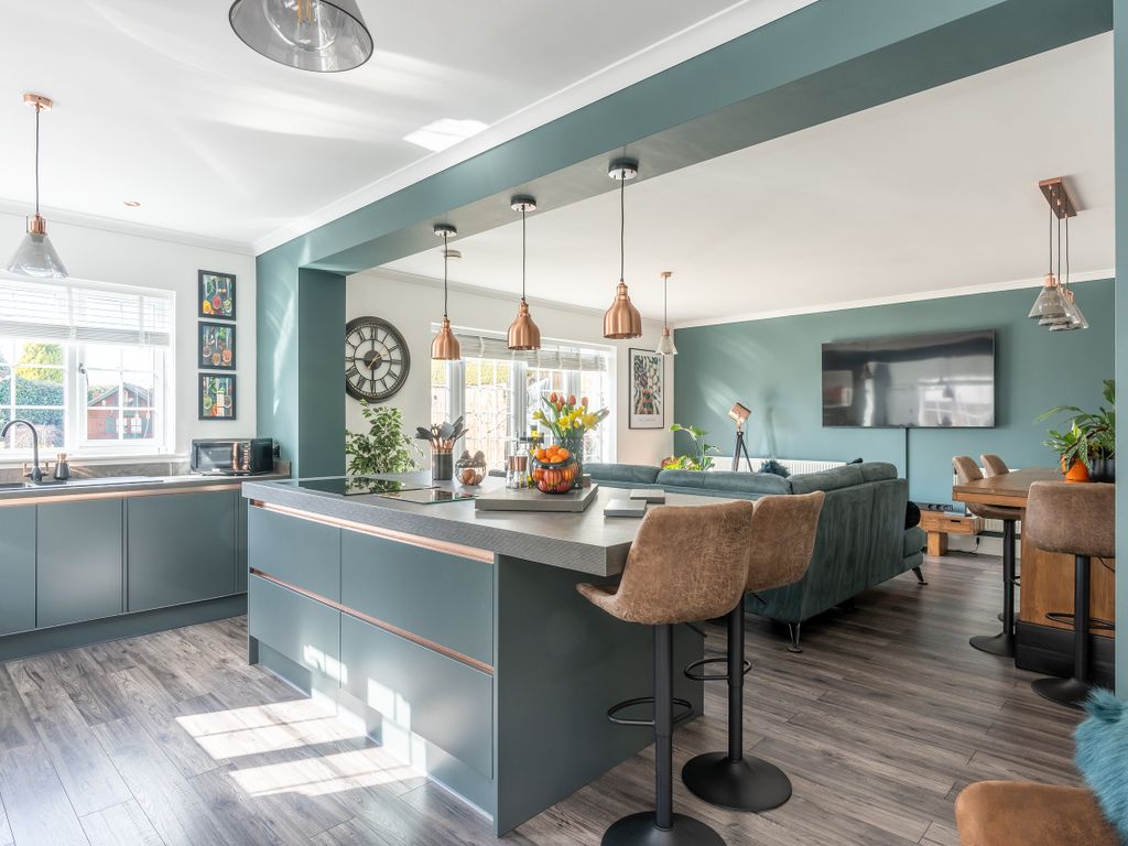 5 bed bungalow for sale in Gloucester Road, Patchway, Bristol BS34 Zoopla