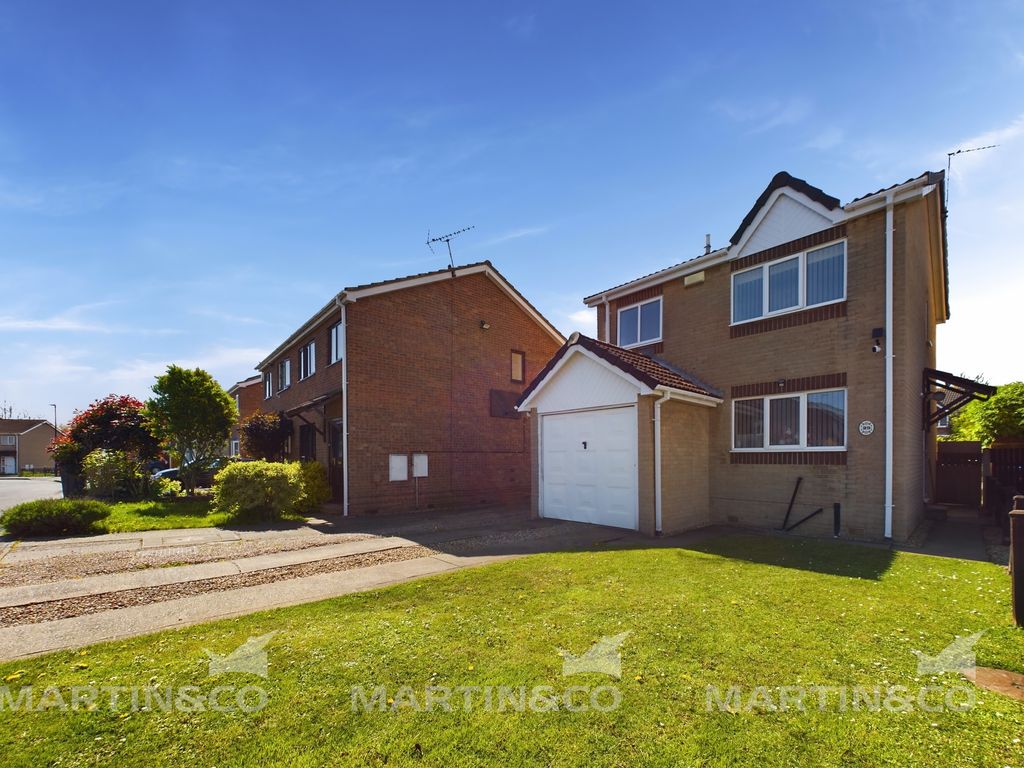 3 bed detached house for sale in Crossfield Drive, Skellow, Doncaster