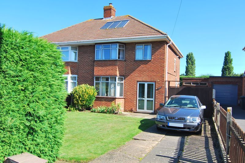 3 bed semidetached house for sale in Park Avenue, Longlevens