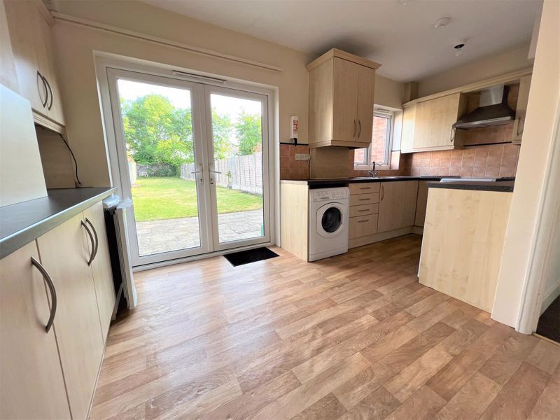 2 bed property to rent in Primrose Glen, Hornchurch RM11 Zoopla