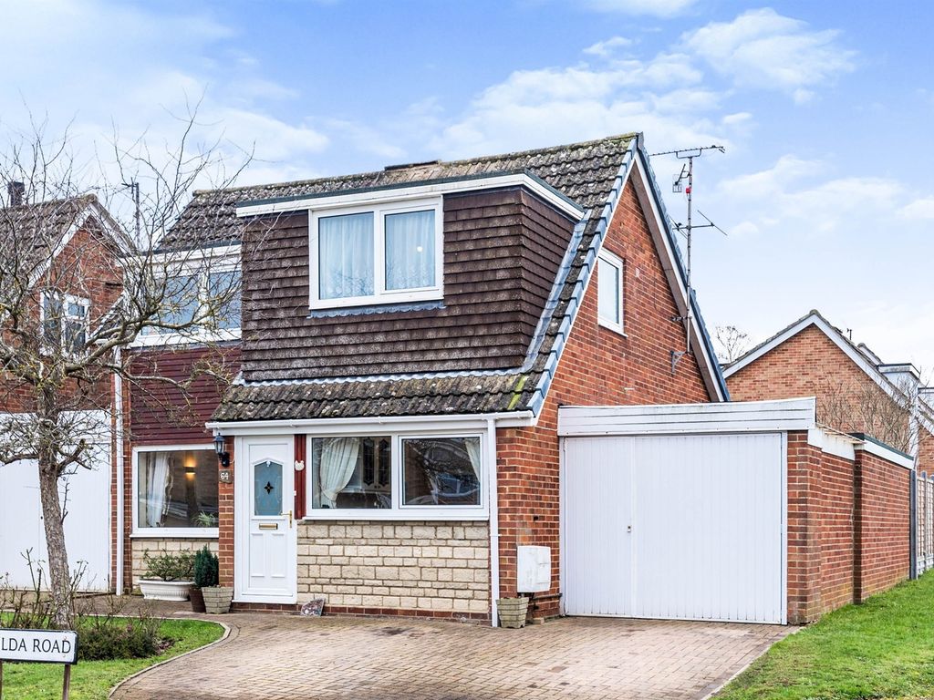 3 bed linkdetached house for sale in Kilda Road, Highworth, Swindon