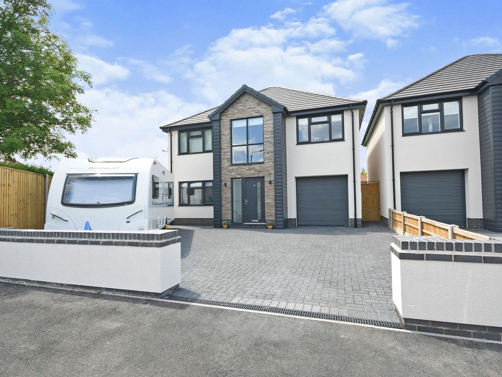 4 bed detached house for sale in Langwith Drive, Langwith, Mansfield