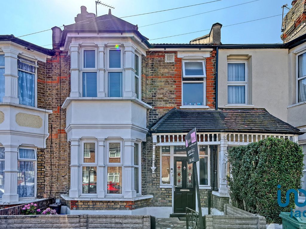 3 bed terraced house for sale in Matlock Road, London E10 Zoopla