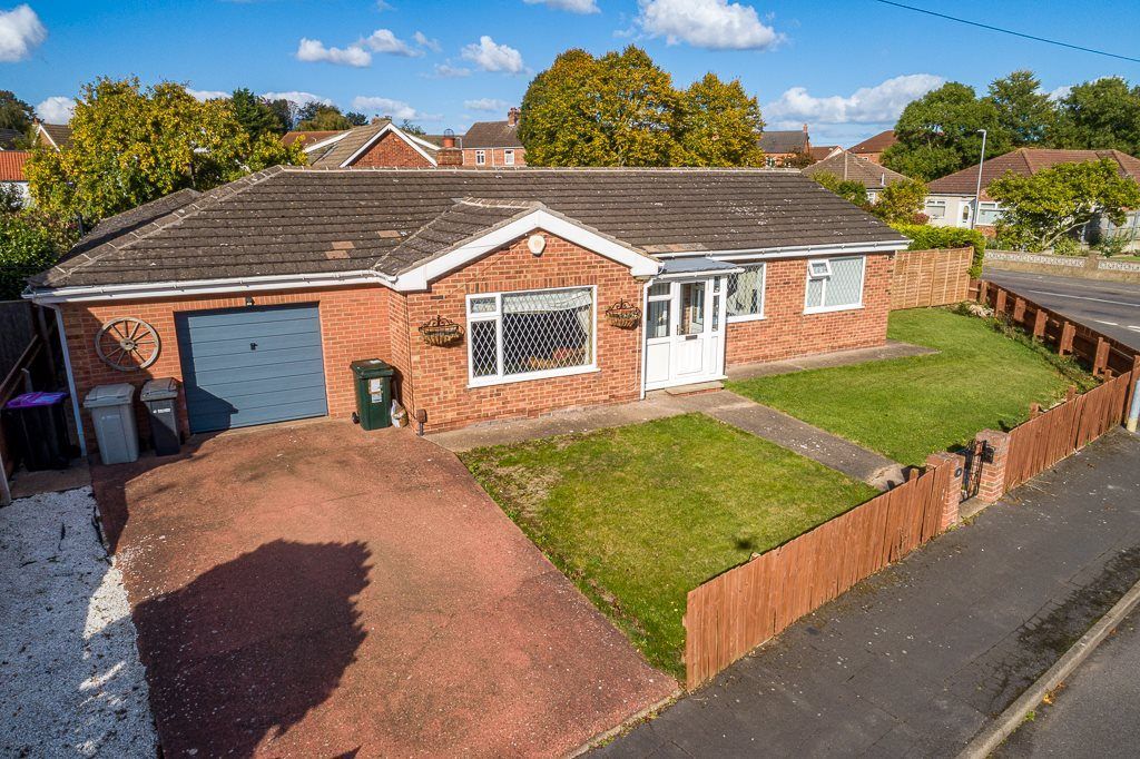 4 bed bungalow for sale in Eastfield Rise, HoltonLeClay, Grimsby DN36
