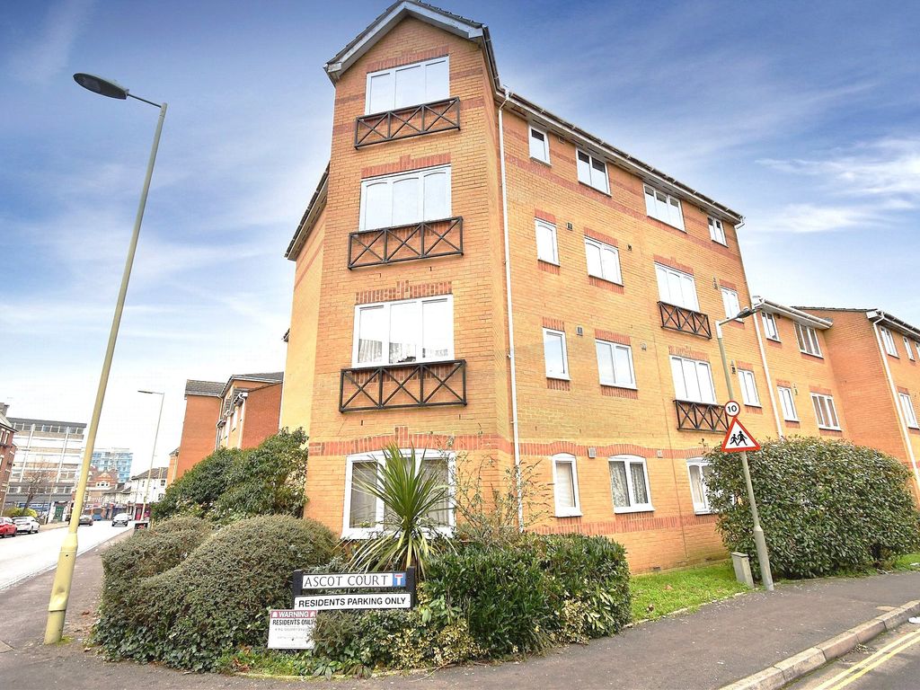 1 bed flat to rent in Ascot Court, Aldershot, Hampshire GU11 Zoopla
