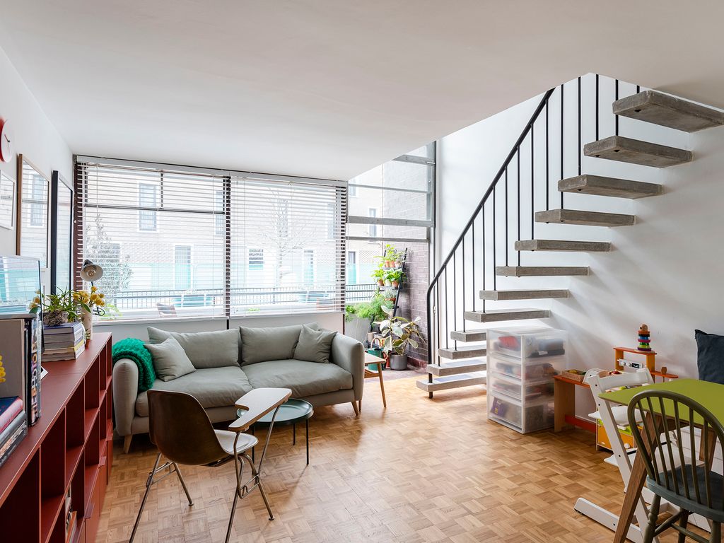 Bowater House, Golden Lane Estate, London EC1Y  