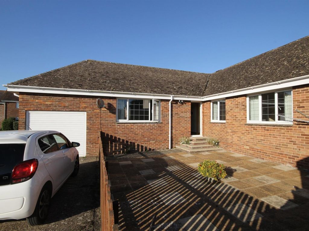 3 bed semidetached bungalow for sale in St. Michaels Close, Shalfleet