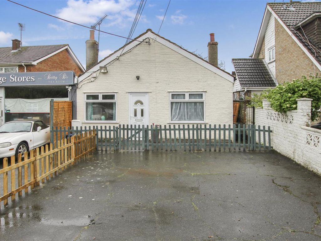 2 bed semidetached bungalow for sale in Doddinghurst Road