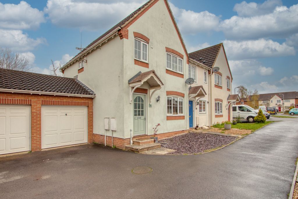 3 bed end terrace house for sale in Showell Park, Staplegrove, Taunton