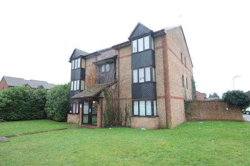 Studio to rent in Holly Gardens, West Drayton UB7 Zoopla