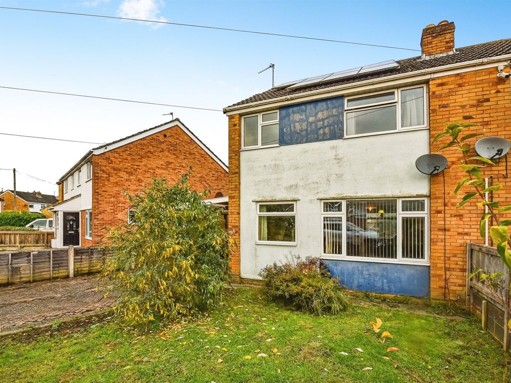 3 bed semidetached house for sale in Chantry Gardens, Southwick