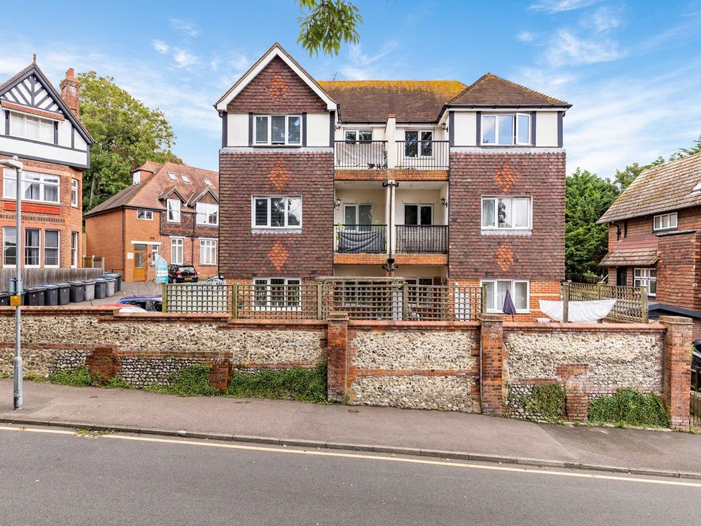 2 bed flat for sale in Park Avenue, Dover CT16 Zoopla