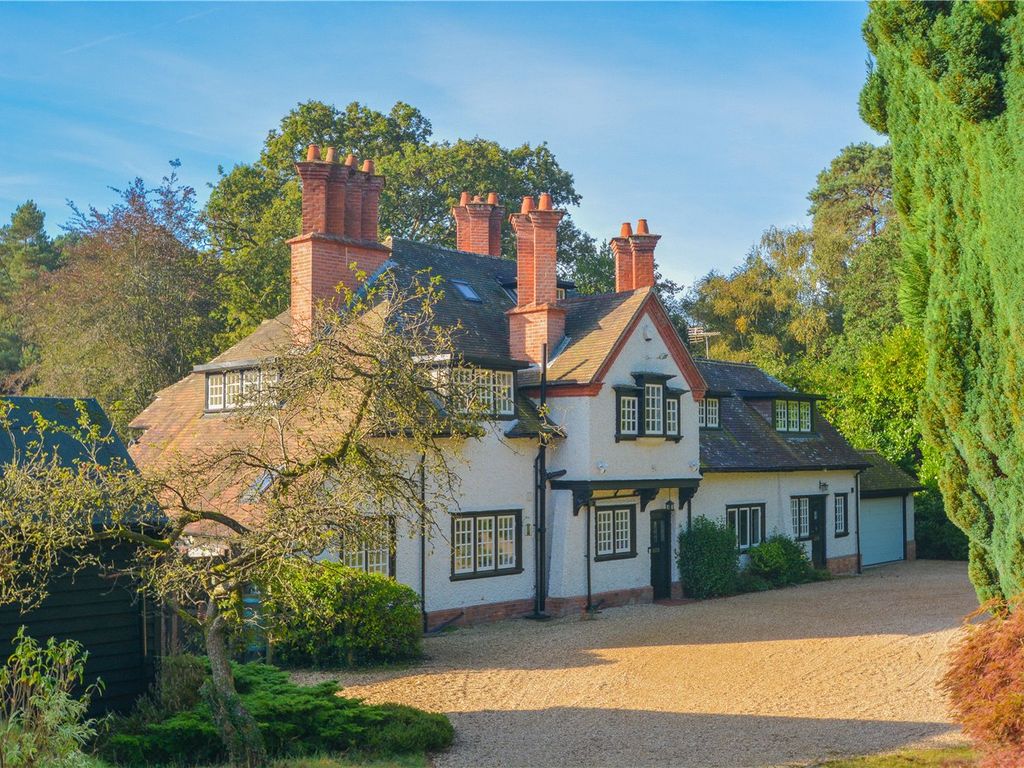 6 bed detached house for sale in Fleet Hill, Finchampstead, Wokingham