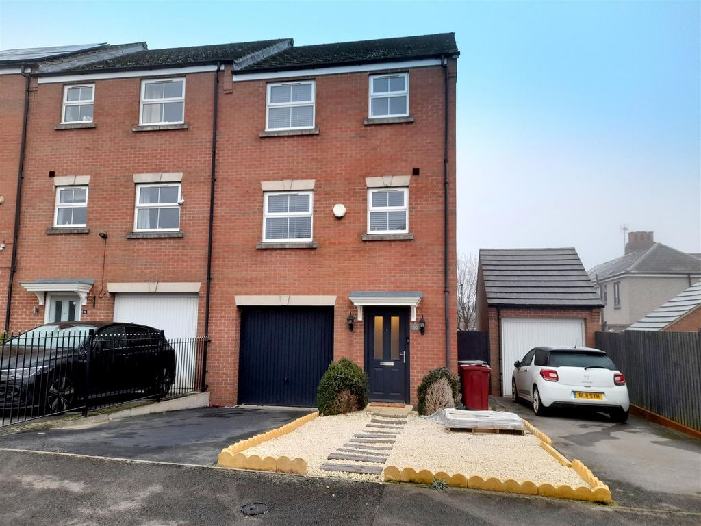 4 bed town house for sale in Terrace Lane, Pleasley, Mansfield NG19