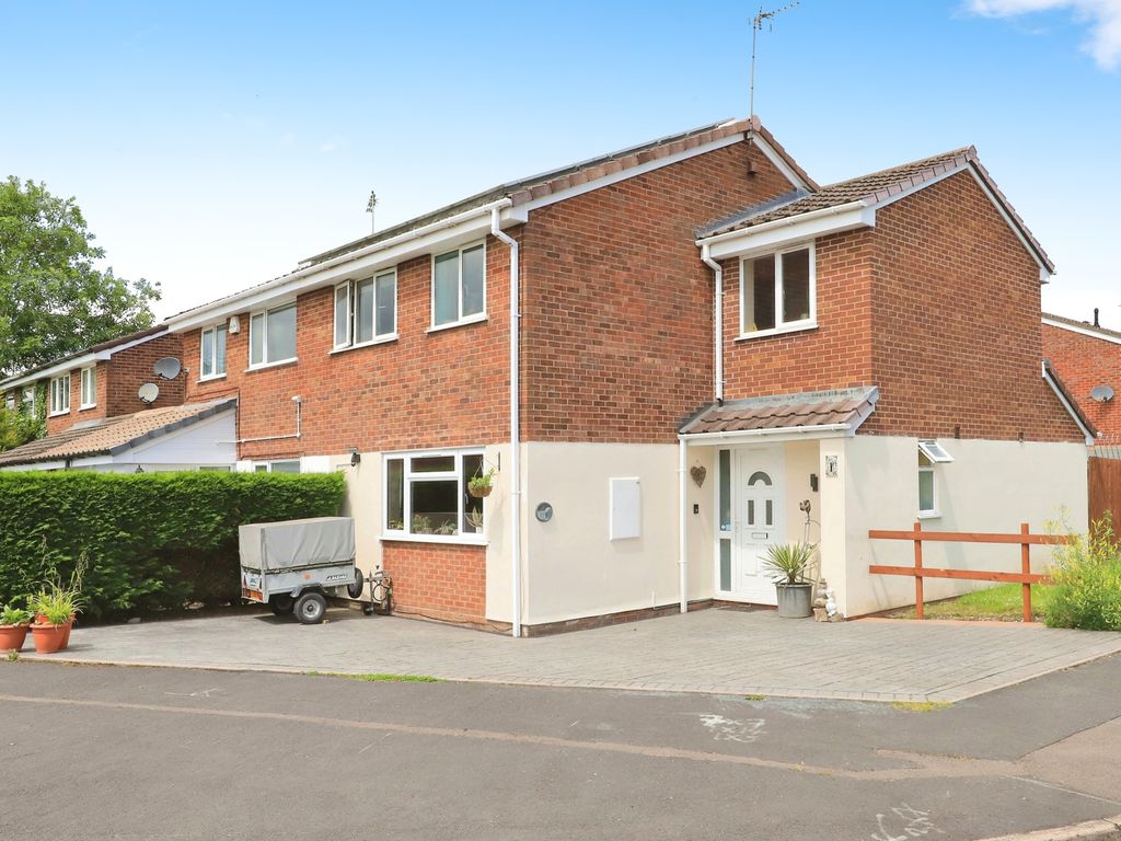 4 bed semidetached house for sale in Sedgefield Grove, Perton