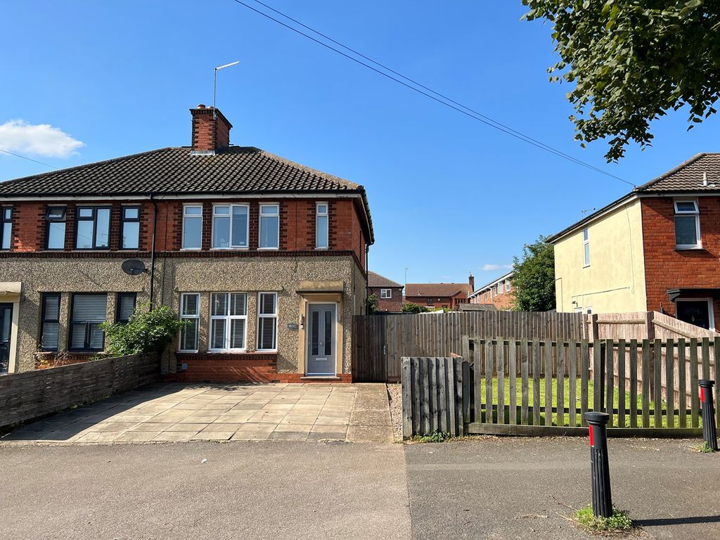 2 bed property for sale in Doddington Road, Earls Barton, Northampton