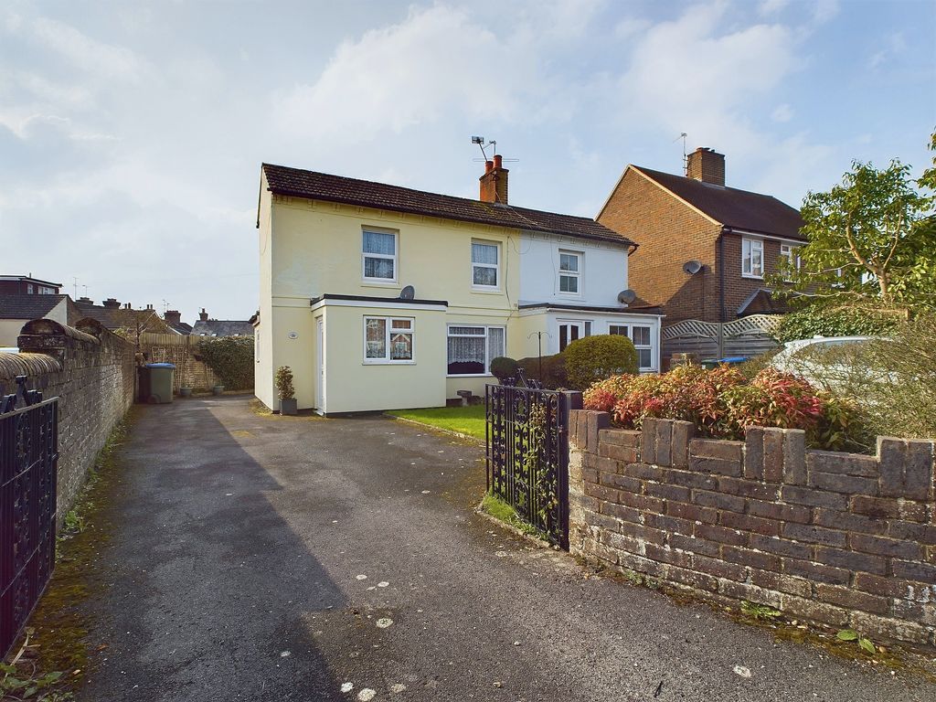 3 bed semidetached house for sale in Trafalgar Road, Horsham, West