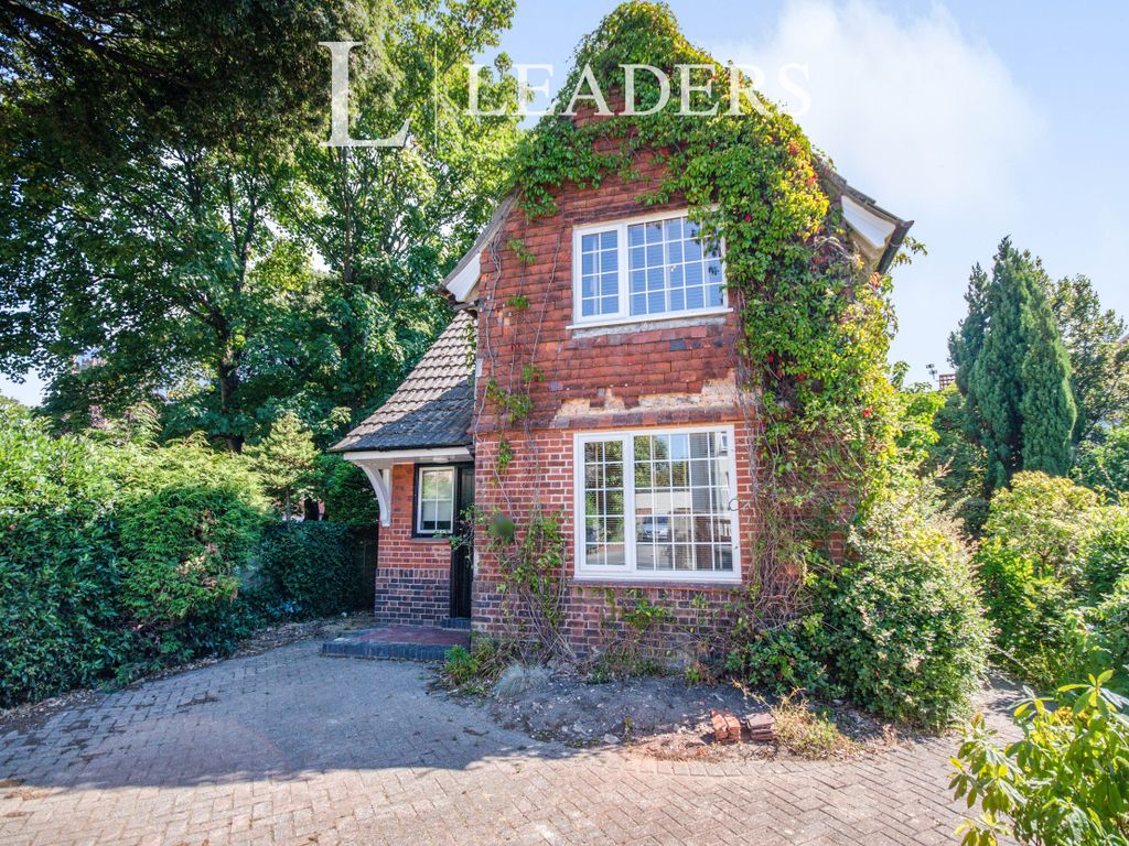 3 bed detached house to rent in Knole Road, Bournemouth BH1