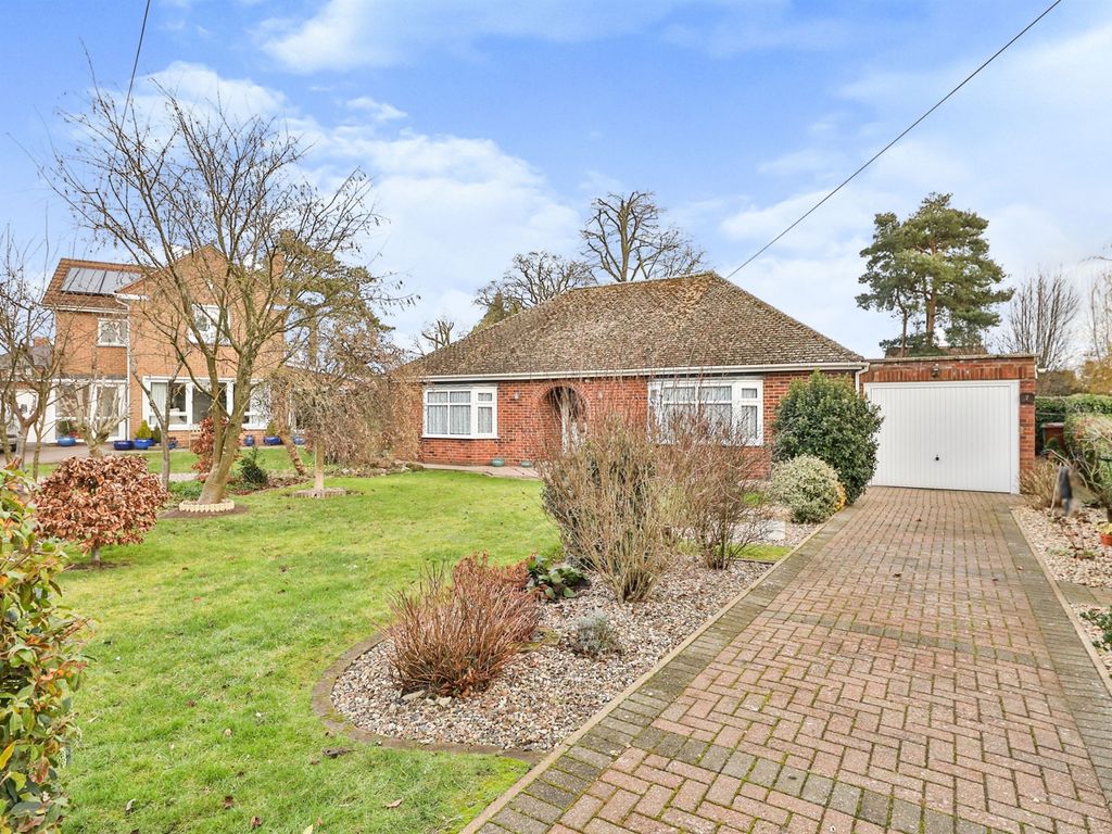 3 bed detached bungalow for sale in Oaks Drive, Swaffham PE37 Zoopla