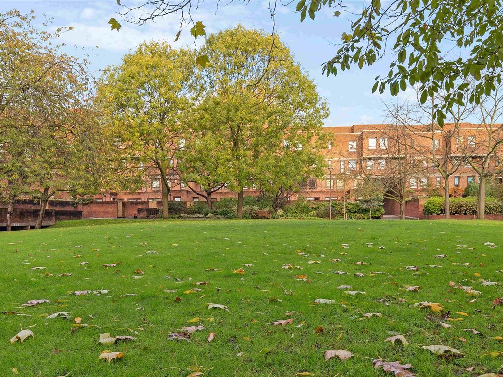 1 bed flat for sale in Colet Gardens, St Pauls Court, London W14 Zoopla
