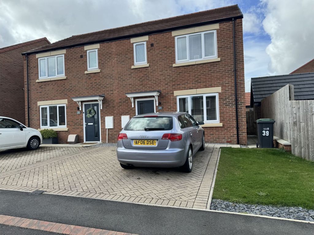 3 bed semidetached house for sale in Oakfield Gardens, Peterlee SR8, £