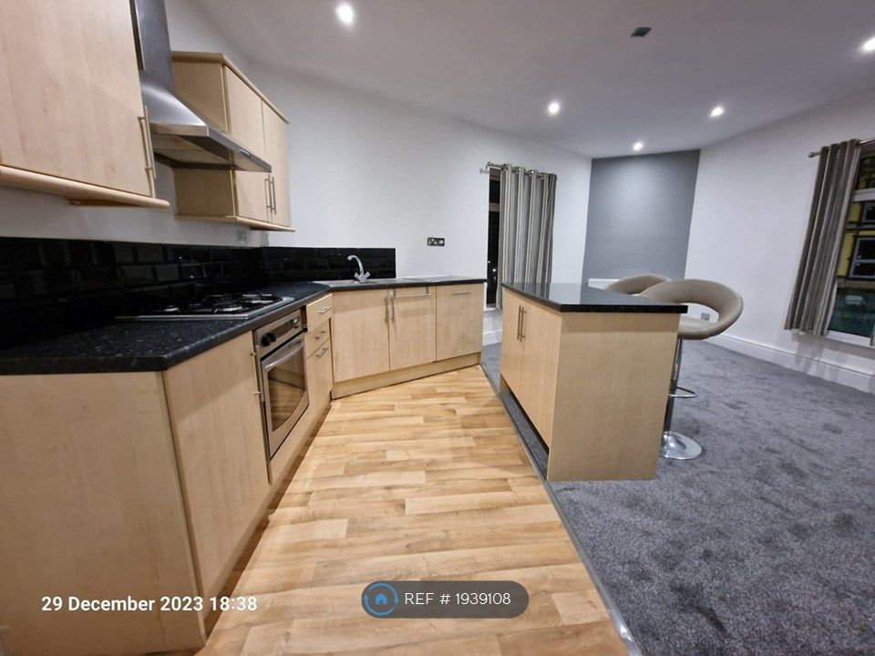 1 bed flat to rent in Northgate Road, Stockport SK3, £895 pcm Zoopla