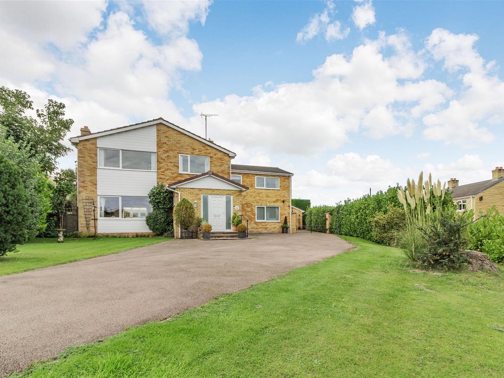 5 bed detached house for sale in Ivy House Estate, Gorsley, RossOnWye