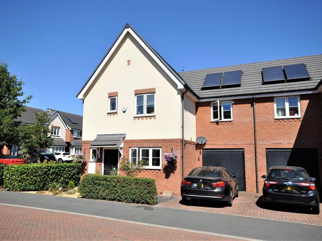 3 bed semidetached house for sale in Burbridge Road, Leavesden