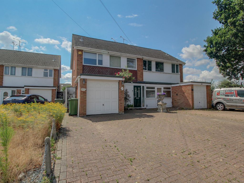 3 bed semidetached house for sale in Ozonia Close, Wickford SS12 Zoopla
