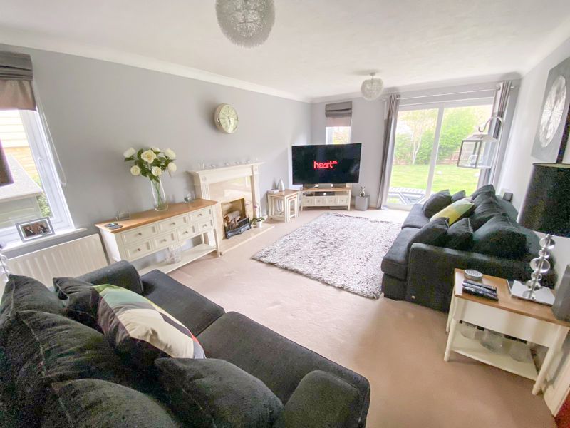 3 bed detached house to rent in Bartholomew Way, Horsham RH12 Zoopla